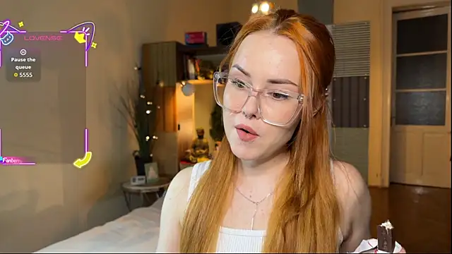 Snapshot of Sargonium999 chatting on October 7, 7:18 pm Sargonium999 online show from October 7, 7:18 pm