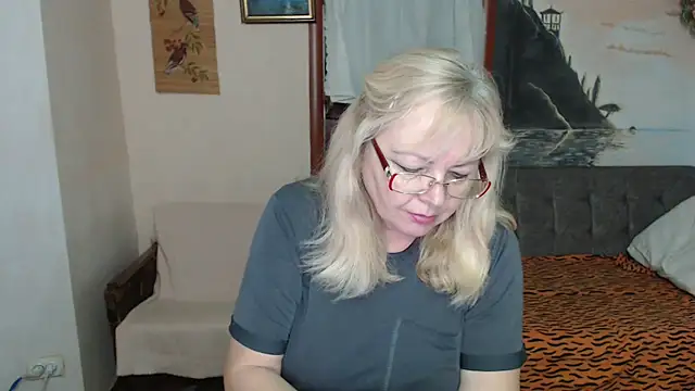 EvelynLoveShy online show from November 29, 9:19 pm