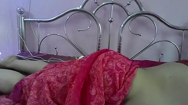 Snapshot of Laal-Pari chatting on October 18, 9:56 am Laal-Pari online show from October 18, 9:56 am