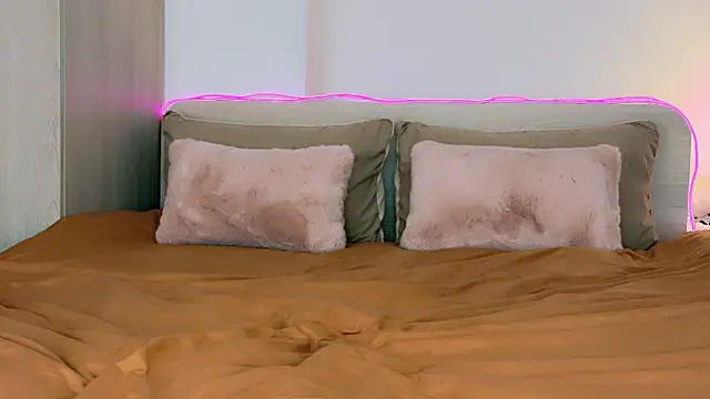 oh-my-mia online show from November 21, 7:32 am