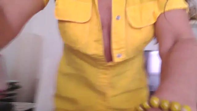 Snapshot of fragrance72 chatting on September 29, 9:58 am fragrance72 online show from September 29, 9:58 am