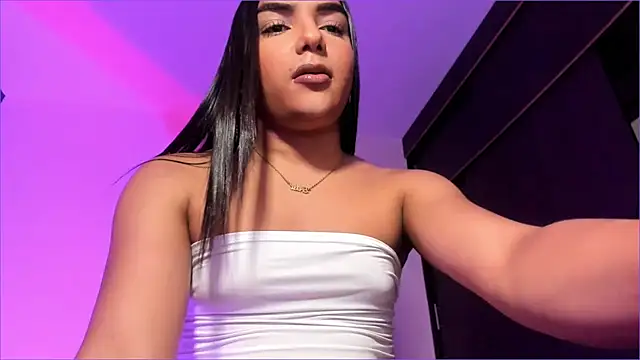 Snapshot of CandyLatinHott chatting on October 8, 1:43 am CandyLatinHott online show from October 8, 1:43 am