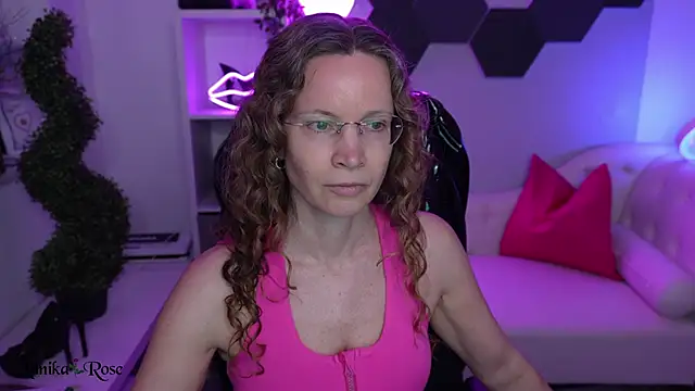 AnnikaRose online show from February 14, 1:02 pm