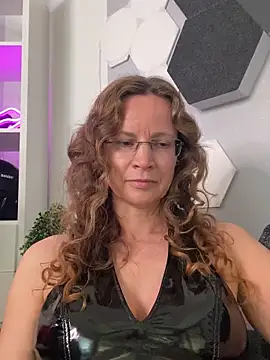 AnnikaRose online show from May 8, 7:55 am