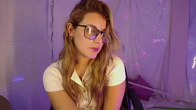 Giia paiige18 online show from February 21, 1:17 am