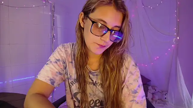 Giia paiige18 online show from December 1, 1:14 pm