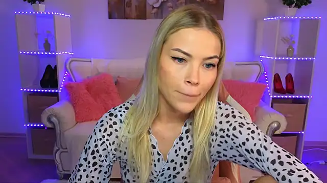 EmmyMills online show from September 21, 12:09 am