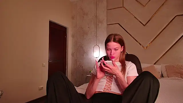 EmmyMills online show from April 15, 8:42 pm