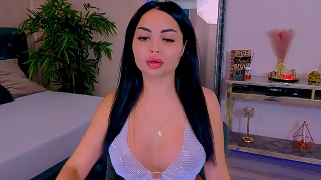 MichelleReys online show from November 3, 8:35 pm