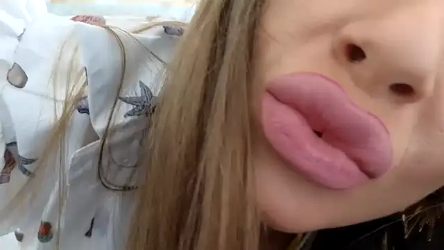 Snapshot of Blanca1 chatting on October 2, 9:03 am Blanca1 online show from October 2, 9:03 am