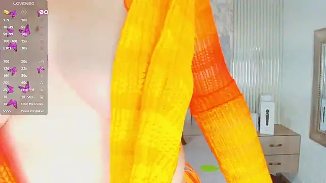 charlotte  G online show from October 3, 12:32 pm