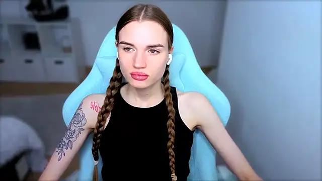 Snapshot of StellaLawless chatting on October 3, 8:25 pm StellaLawless online show from October 3, 8:25 pm