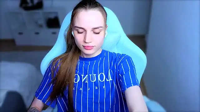 Snapshot of StellaLawless chatting on October 18, 8:43 pm StellaLawless online show from October 18, 8:43 pm