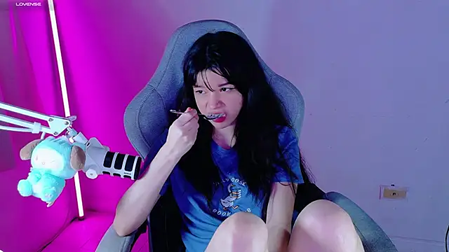 stephybrown online show from April 25, 4:04 am