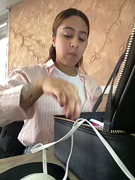 Snapshot of Miabonnett_ chatting on September 15, 12:02 pm Miabonnett online show from September 15, 12:02 pm
