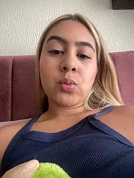 Miabonnett  online show from April 11, 2:54 pm