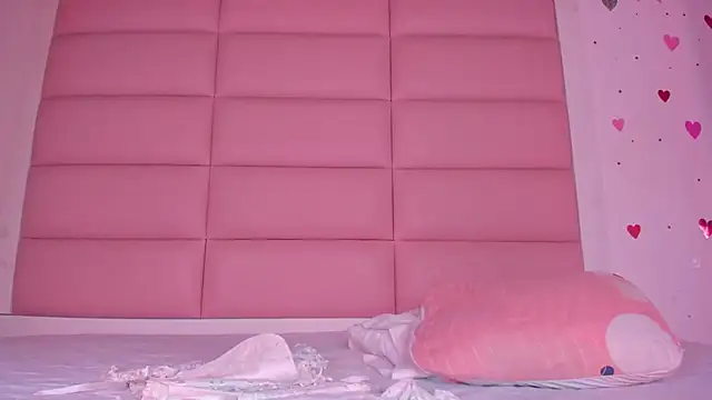 Snapshot of little-Emma chatting on October 16, 2:58 am little-Emma online show from October 16, 2:58 am