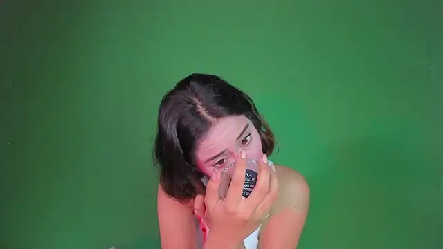 Snapshot of little-Emma chatting on September 21, 3:38 am little-Emma online show from September 21, 3:38 am