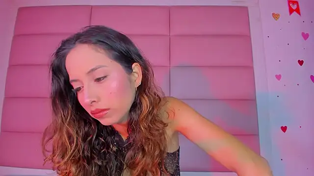 Snapshot of little-Emma chatting on October 27, 3:02 am little-Emma online show from October 27, 3:02 am