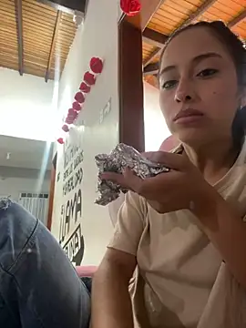 Snapshot of little-Emma chatting on September 20, 3:27 am little-Emma online show from September 20, 3:27 am