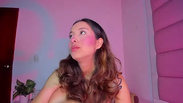 Snapshot of little-Emma chatting on September 10, 3:17 am little-Emma online show from September 10, 3:17 am