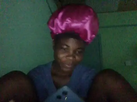 Snapshot of sexxyqueenn22 chatting on October 16, 8:06 am sexxyqueenn22 online show from October 16, 8:06 am