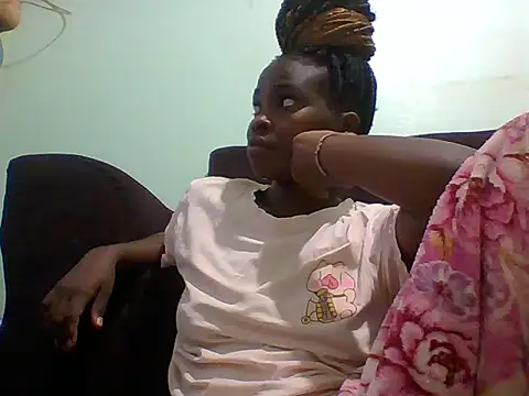 Snapshot of sexxyqueenn22 chatting on October 25, 9:10 pm sexxyqueenn22 online show from October 25, 9:10 pm