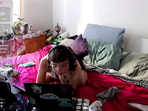 estivalia xxx online show from February 9, 10:01 pm