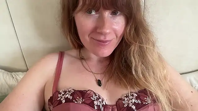 Snapshot of redheadrosie69 chatting on November 1, 1:37 pm redheadrosie69 online show from November 1, 1:37 pm
