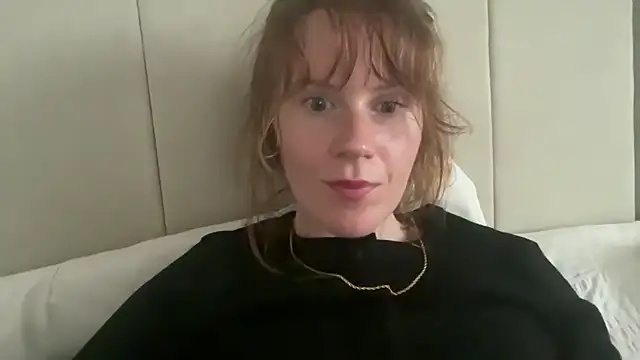 Snapshot of redheadrosie69 chatting on October 3, 3:17 pm redheadrosie69 online show from October 3, 3:17 pm
