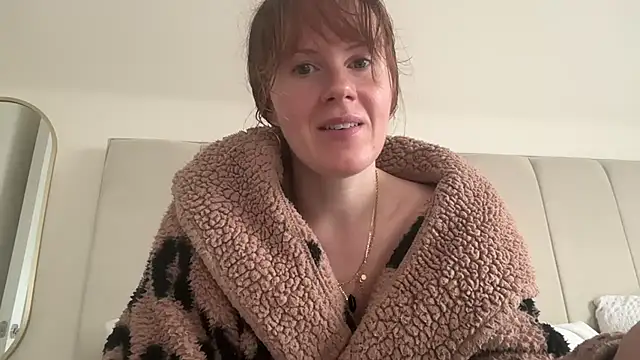 Snapshot of redheadrosie69 chatting on October 15, 9:12 am redheadrosie69 online show from October 15, 9:12 am