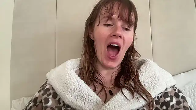 Snapshot of redheadrosie69 chatting on October 28, 9:48 am redheadrosie69 online show from October 28, 9:48 am