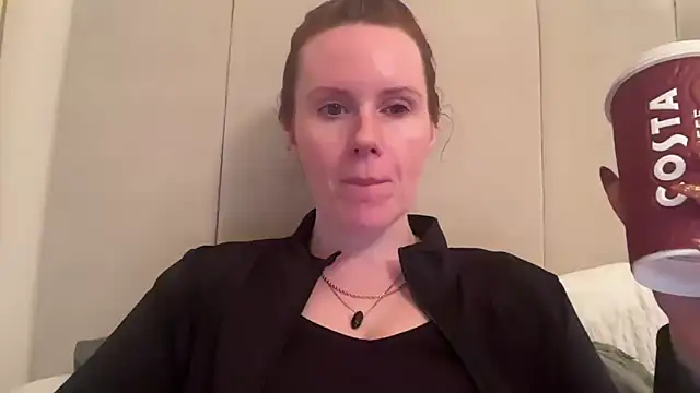 Snapshot of redheadrosie69 chatting on October 19, 2:41 pm redheadrosie69 online show from October 19, 2:41 pm