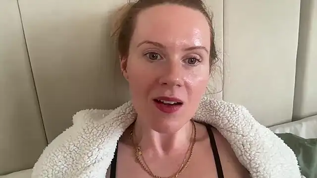 Snapshot of redheadrosie69 chatting on September 25, 12:04 pm redheadrosie69 online show from September 25, 12:04 pm