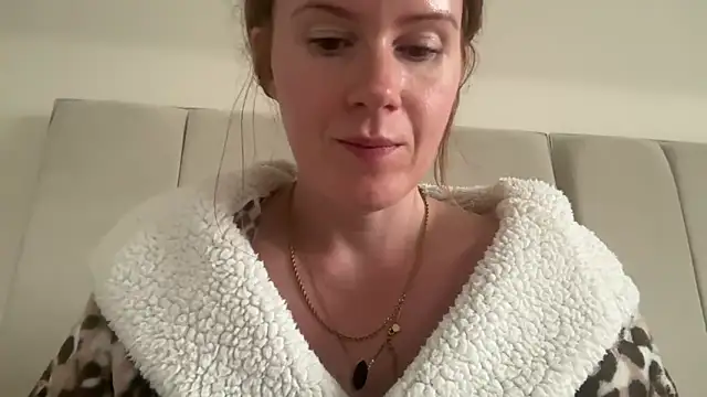 Snapshot of redheadrosie69 chatting on September 17, 10:24 am redheadrosie69 online show from September 17, 10:24 am