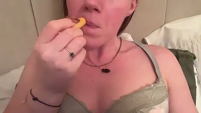 Snapshot of redheadrosie69 chatting on October 23, 7:20 pm redheadrosie69 online show from October 23, 7:20 pm