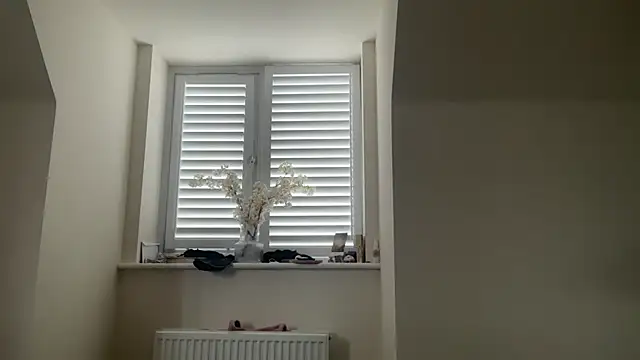 Snapshot of redheadrosie69 chatting on October 17, 11:35 am redheadrosie69 online show from October 17, 11:35 am