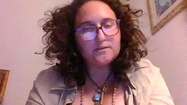 Snapshot of juicyrubies chatting on October 28, 6:24 pm juicyrubies online show from October 28, 6:24 pm