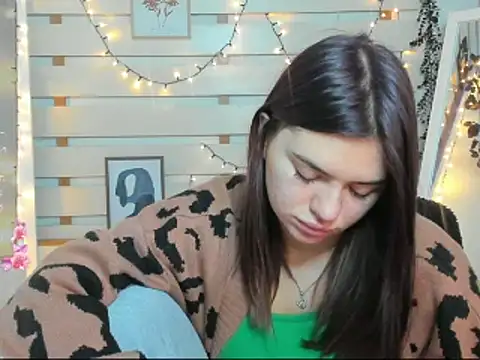 Josephine Kiss online show from December 19, 1:25 pm