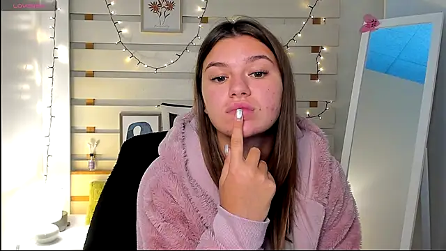 Snapshot of Josephine_Kiss chatting on October 4, 2:43 pm Josephine Kiss online show from October 4, 2:43 pm