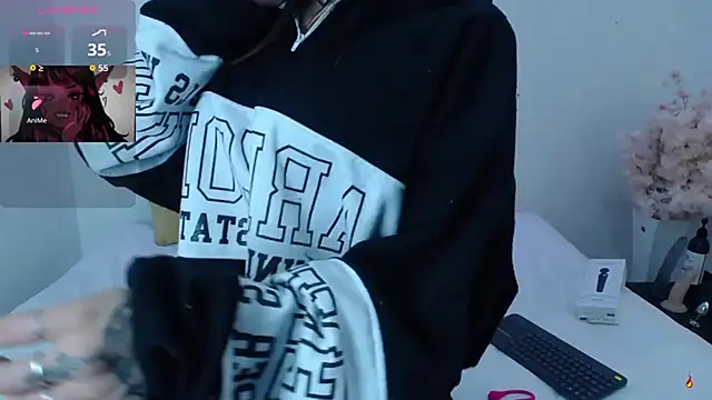 Tifanny Sweett online show from September 25, 3:00 pm