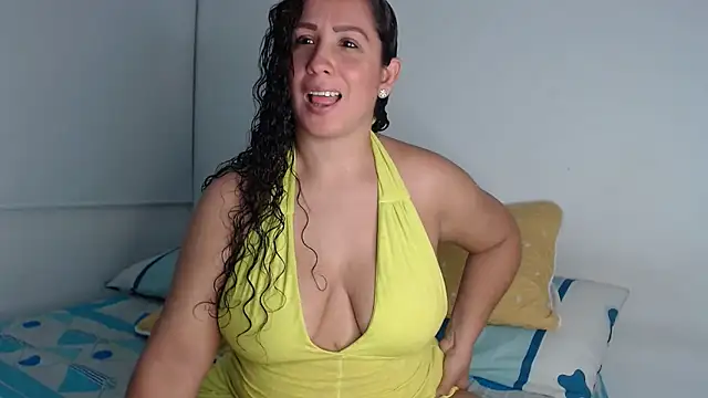 Snapshot of hey_delilah chatting on October 14, 12:24 am hey delilah online show from October 14, 12:24 am