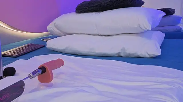 AllisonRoberts  online show from April 1, 1:41 pm