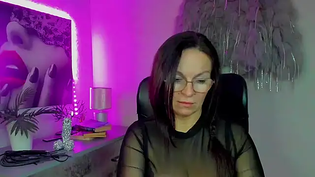 HelenLuxx online show from January 6, 5:49 pm