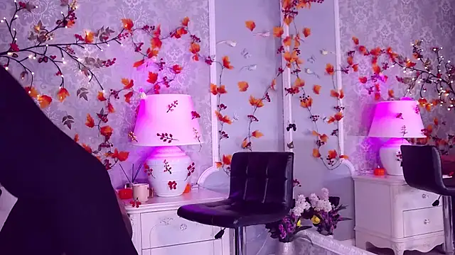 Snapshot of EllianaReese chatting on October 28, 3:34 am EllianaReese online show from October 28, 3:34 am