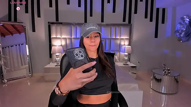 AllyJensen online show from April 6, 10:27 am