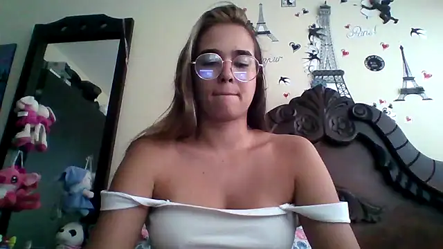 Snapshot of trianabell chatting on October 3, 6:57 pm trianabell online show from October 3, 6:57 pm