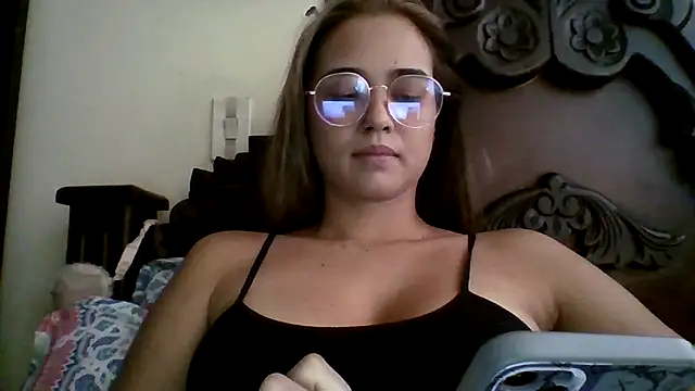 Snapshot of trianabell chatting on September 28, 6:13 pm trianabell online show from September 28, 6:13 pm