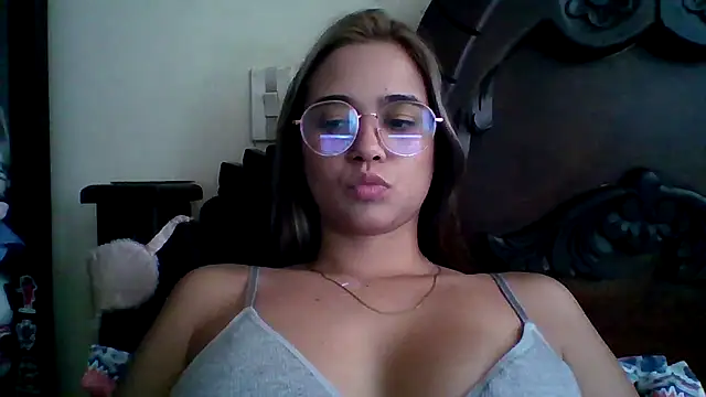 Snapshot of trianabell chatting on October 7, 5:28 pm trianabell online show from October 7, 5:28 pm