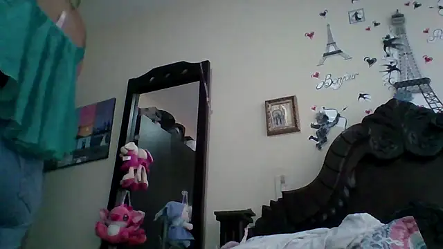 Snapshot of trianabell chatting on October 9, 6:23 pm trianabell online show from October 9, 6:23 pm